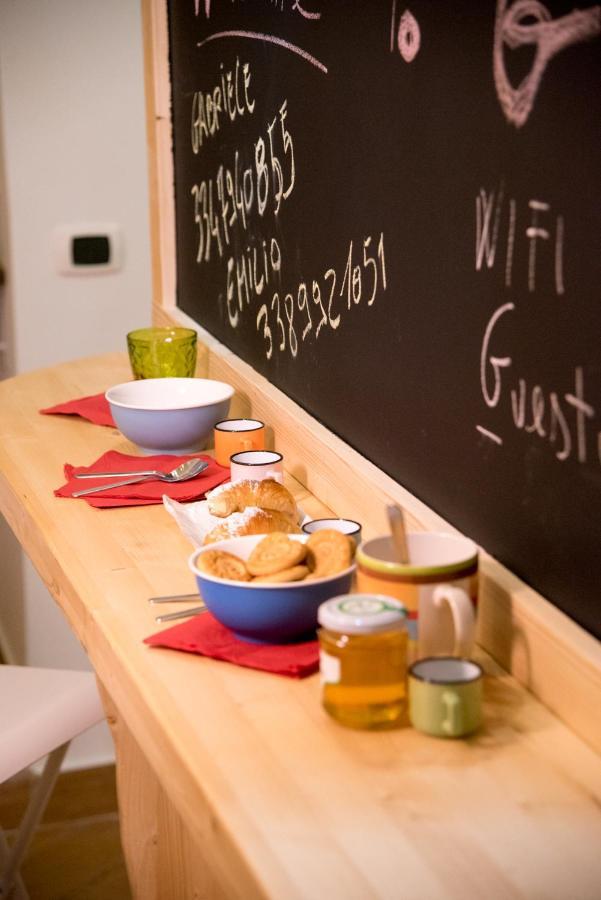 Couette-café Guest Art *