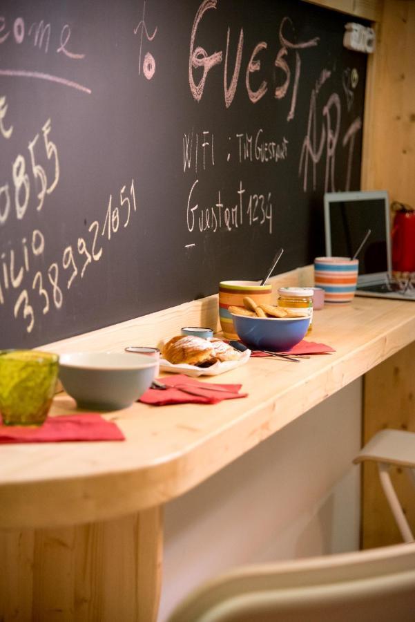 Couette-café Guest Art